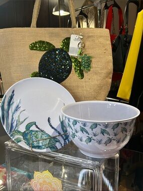 Sea Turtle Tote/Key Chain with Durable Plastic Serving Bowl & Plate Set NWT